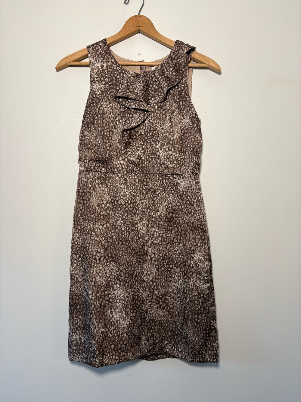 Ann Taylor LOFT Animal Pebble Print Ruffle Neck Sheath Dress Sz 4 Brown White